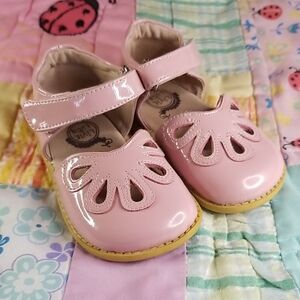 Livie & Luca Pink Patent Leather Mary Jane Shoes Size 5 Petals